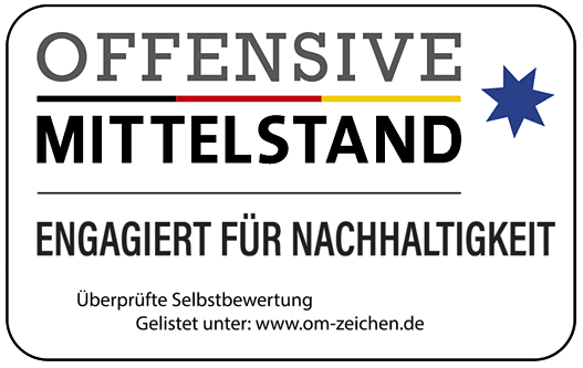 „OM-Zeichen Engagiert für Nachhaltigkeit“-Logo